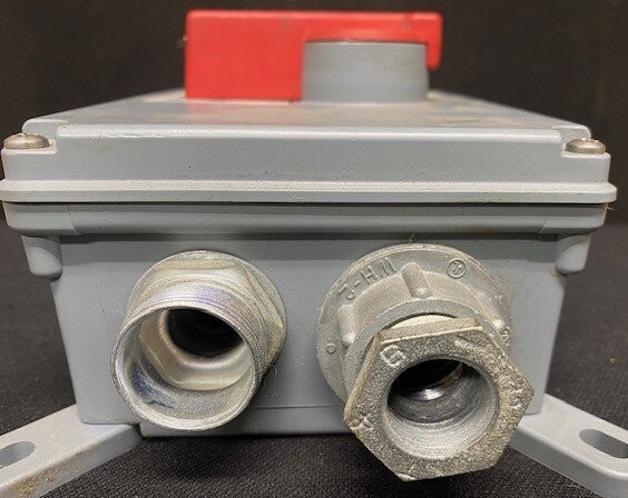 Hubbell HBLDS3 Enclosed Disconnect Switch - Image 2