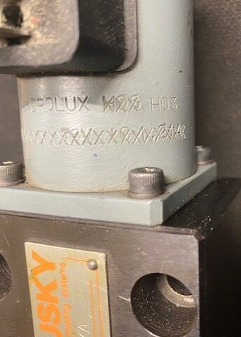 Husky DBE E30 CS1 AX7F0B/A Hydraulic Valve - Image 3