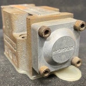 Husky WE 42 P06 B03 B0 BN/x9 Hydraulic Valve - Image 2