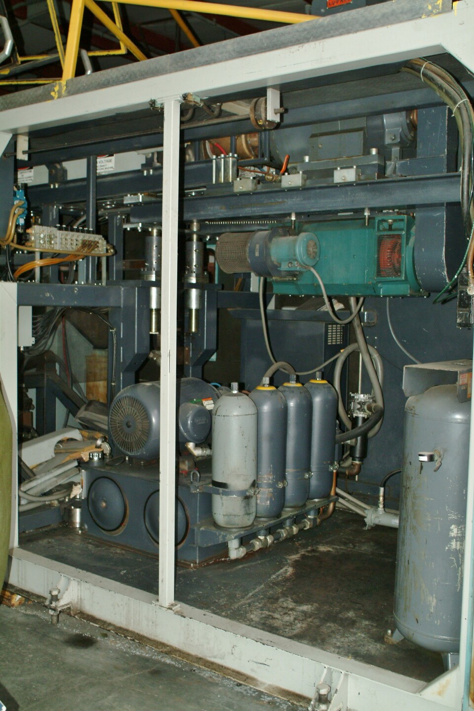 Techne Single Shuttle Blow Molding Machine - Image 4