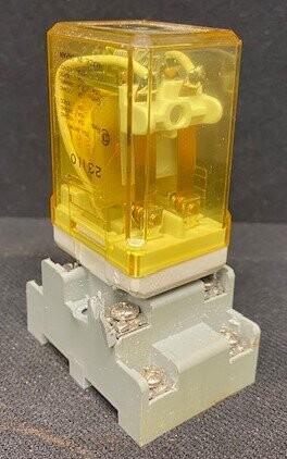 IDEC RR2P-U AC120V Relay - Image 2