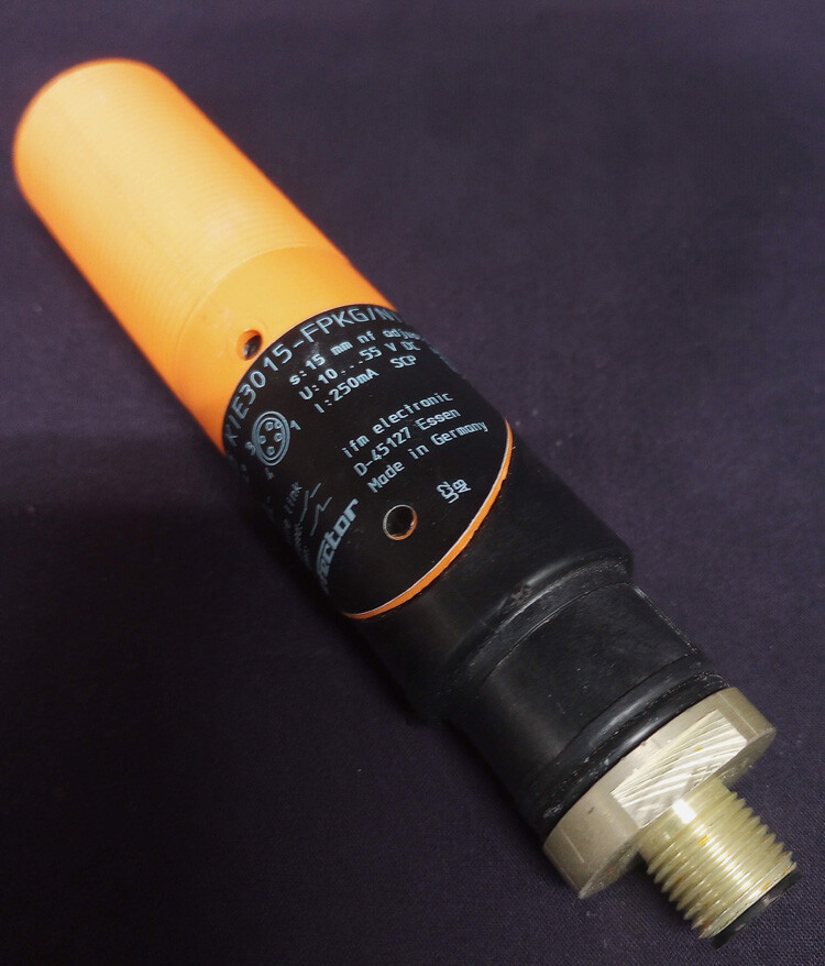 IMF Efector Capacitive Cylindrical Proximity Sensor
