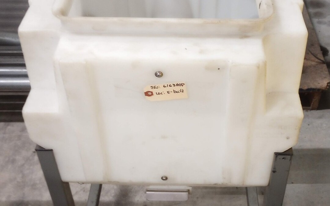 MAC Portable 4.5 cu. ft. Resin Bin - Image 3