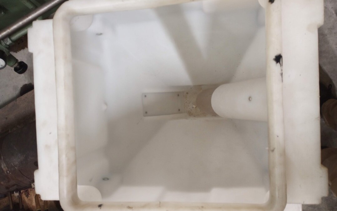 MAC Portable 4.5 cu. ft. Resin Bin - Image 2