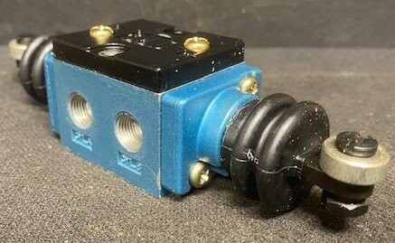 MAC Valves 16014-111-014 Pneumatic Valve - Image 2