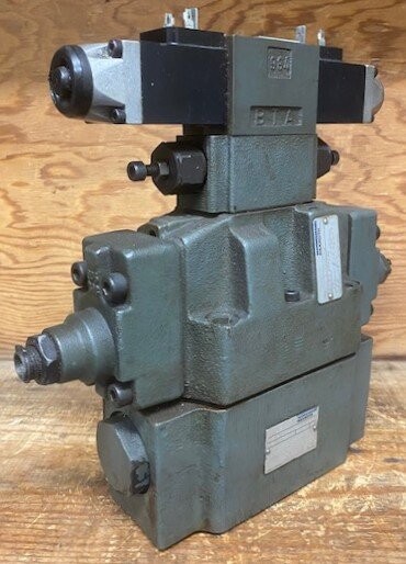 Mannesmann-Rexroth 4WEH16W5-61/6A Hydraulic Valve