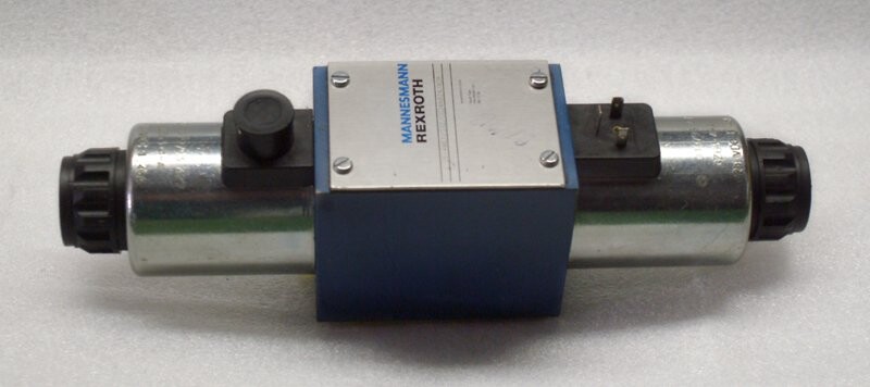 Mannesmann-Rexroth 5-4WE10Q32/CG24N9Z4/A08 Hydraulic Valve