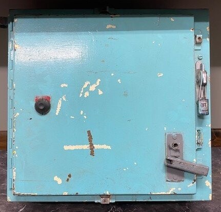 Unknown Brand Unknown Model Metal 20x21x8 Enclosure for Starter with On/Off Switch
