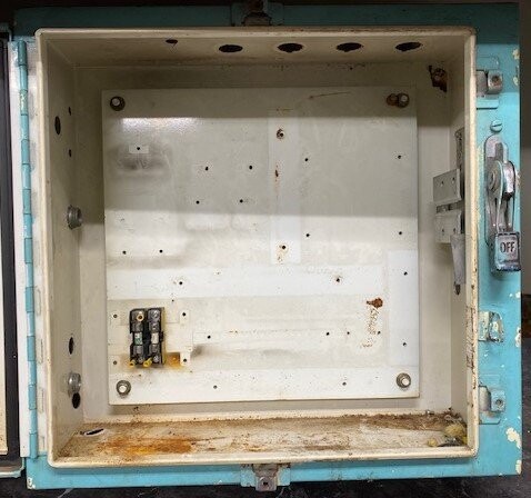 Unknown Brand Unknown Model Metal 20x21x8 Enclosure for Starter with On/Off Switch - Image 3