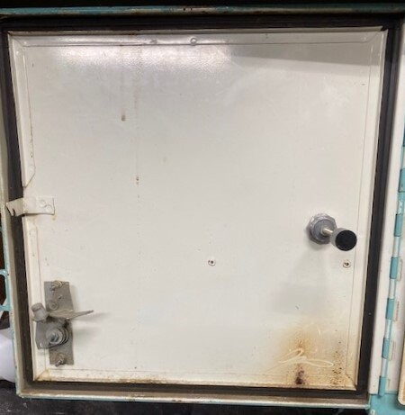 Unknown Brand Unknown Model Metal 20x21x8 Enclosure for Starter with On/Off Switch - Image 4