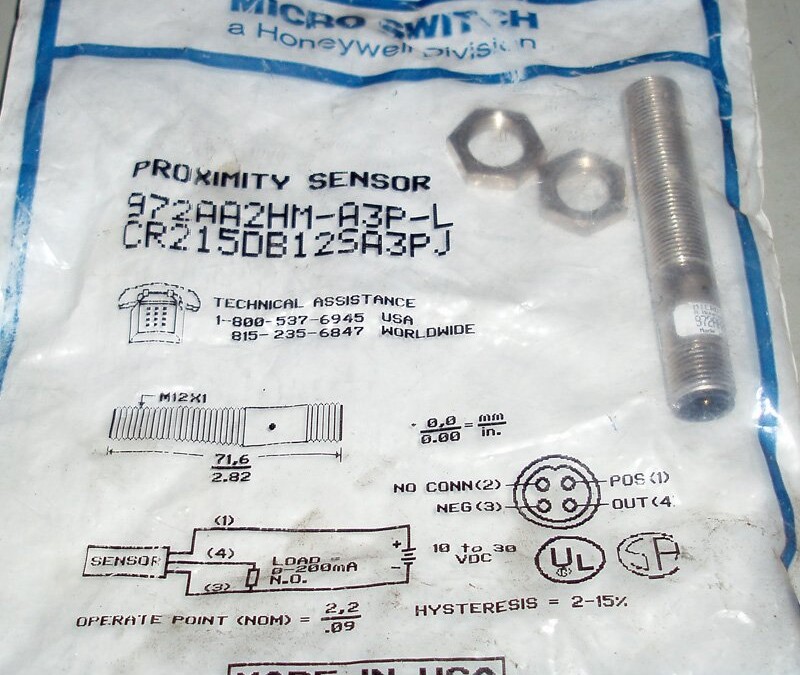 Micro Switch 972AA2HM-A3P-L CR215DB12SA3PJ Proximity Sensor