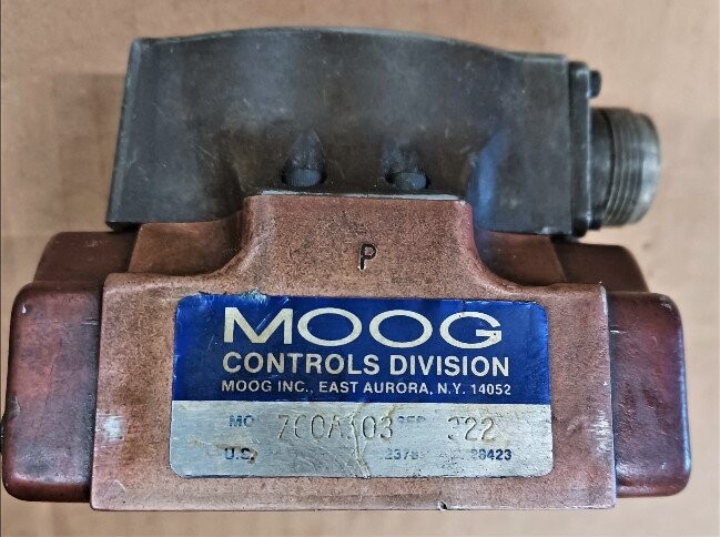 Moog 700A303 Servo Valve - Image 2