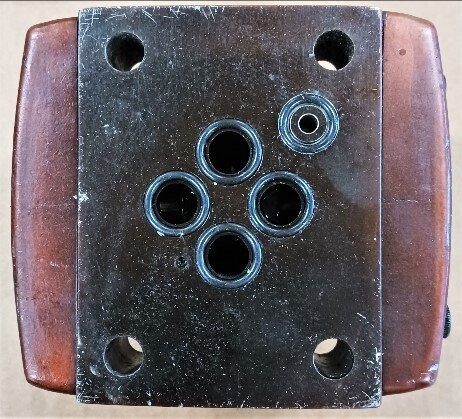 Moog 700A303 Servo Valve - Image 3