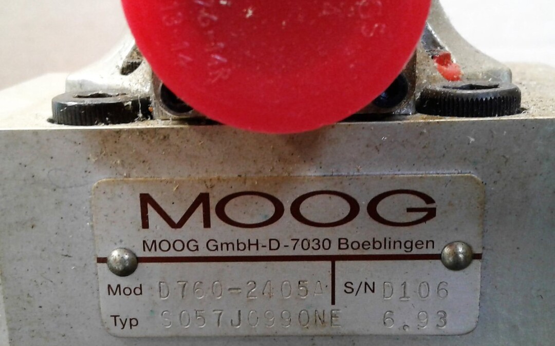 Moog D085-236 Program Cylinder w/ Moog D760-2405A Servo Valve - Image 3