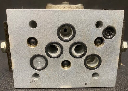 Moog D631-342C Servo Valve - Image 3