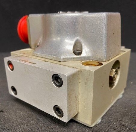 Moog D760A508A Servo Valve - Image 3