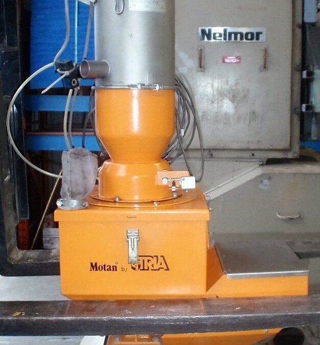 Motan HLB-06-2-A210-0 Vacuum Loader with Hopper - Image 3