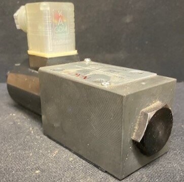 Nachi SNH-G01-HQ-GR-D2-5089C Solenoid Valve - Image 2