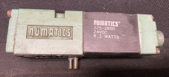 Numatics 081SA402M000061 Solenoid Valve with Numatics 225-285B Solenoid