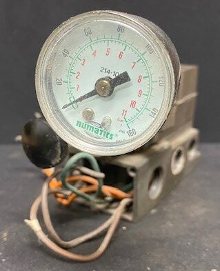 Numatics 152RS100J Pneumatic Regulator Valve on Manifold with Gauge