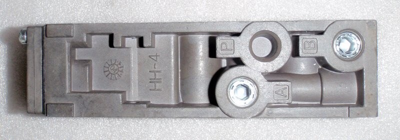 Numatics HH-4 Mark 8 Flexiblok Manifold Block - Image 2