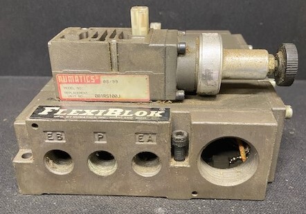 Numatics Repl# 081RS100J Pneumatic Regulator Valve on FlexiBlok 4 Manifold Assembly - Image 2