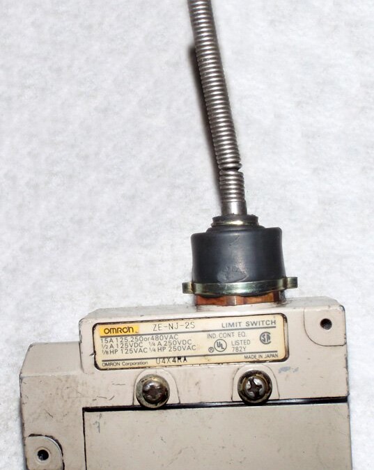 Omron ZE-NJ-2S Limit switch