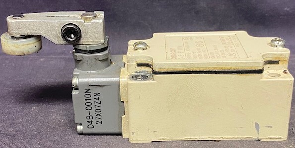 Omron D4B-3111N Limit Switch - Image 3