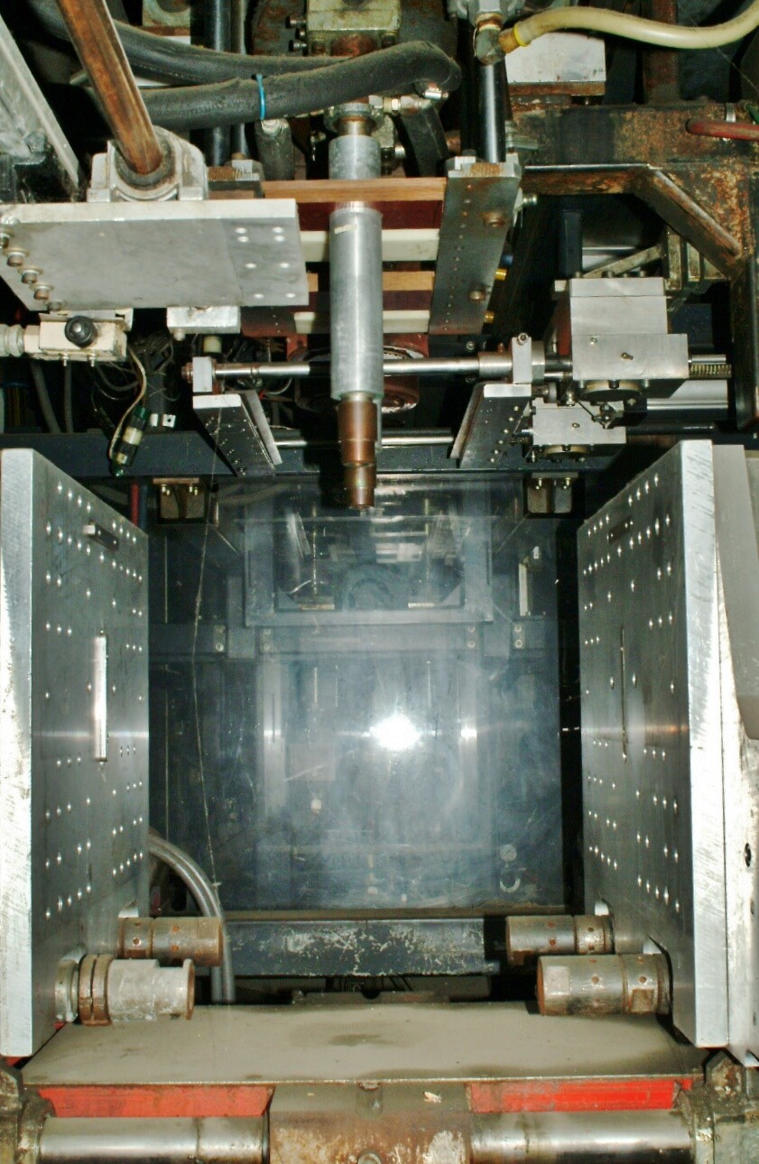Techne Single Shuttle Blow Molding Machine - Image 3