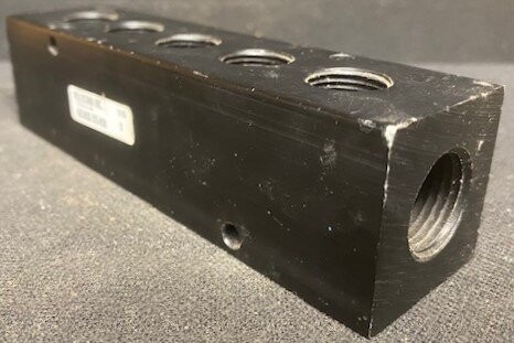 Polyconn MCM30-375-05B Anodized Aluminum Pneumatic Manifold