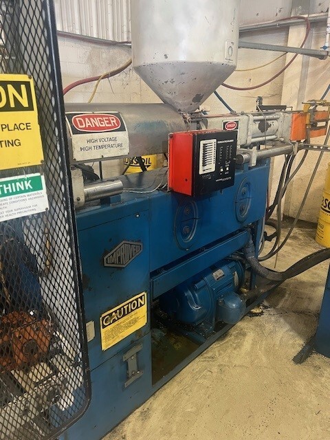 Improved Reciprocating Single Head Blow Molding Machine - Image 4