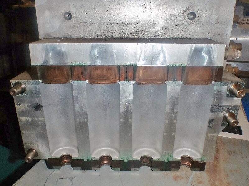 Heise Unknown Model 7 oz Quad Flat Neck Round Bottle