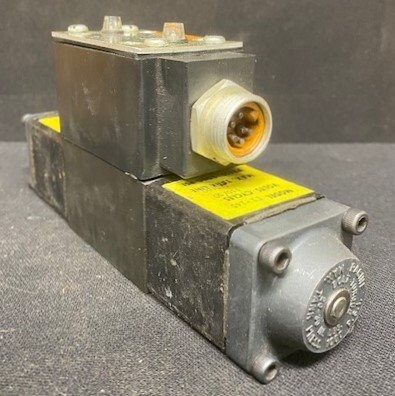 Racine FD4 DSHS 101SE 30 Hydraulic Valve - Image 2