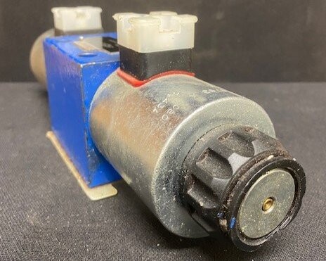 Rexroth 4WE 10 Q6-33/CG24N9K4 Hydraulic Directional Control Valve