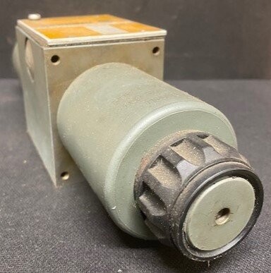 Rexroth 4WE10E3X/CG24N9AV Hydraulic Valve