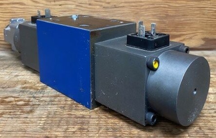 Rexroth 4WRP 10 E32S-1X/G24Z4/M Proportional Control Valve - Image 2