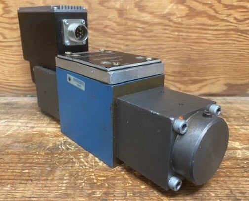 Rexroth 4WRSE-10-R80-32/G24K0/A1V Hydraulic Proportional Directional Valve