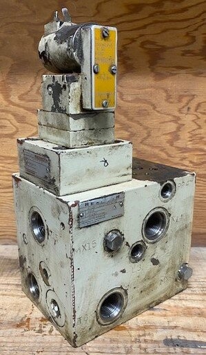 Rexroth M-3 SE 6 U20/315G24NZ4/V/5 Hydraulic Solenoid Valve on LFA25 WEA-60/V/12 Manifold and AGA-2176-0-C-1 Manifold