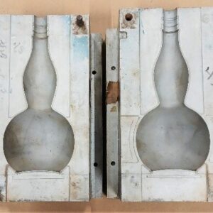 Sarcol Unknown Model 22 oz Wine Decanter Bottle Blow Mold