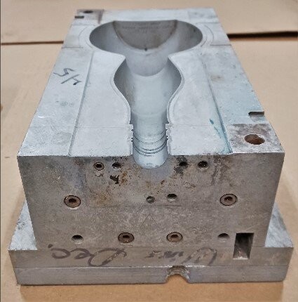 Sarcol Unknown Model 22 oz Wine Decanter Bottle Blow Mold - Image 2