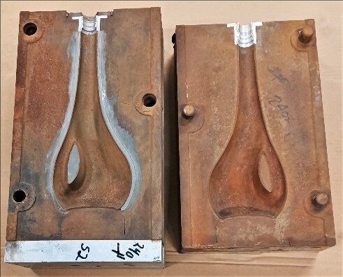 Sarcol Unknown Model 24 oz Tear Drop Bottle Blow Mold