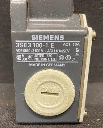 Siemens 3SE3 100-1 E Limit Switch with Roller Lever - Image 2