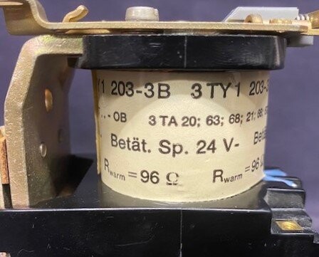 Siemens 3TA20 10-4B Contactor - Image 3
