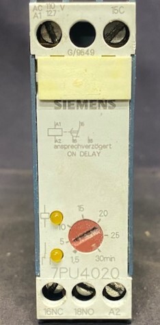 Siemens 7PU4020-5AJ20 Time Delay Relay - Image 3