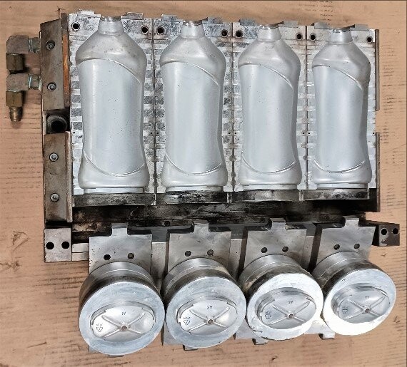 SIPA Unknown Model 40 oz Rectangle Round Bottle Blow Mold