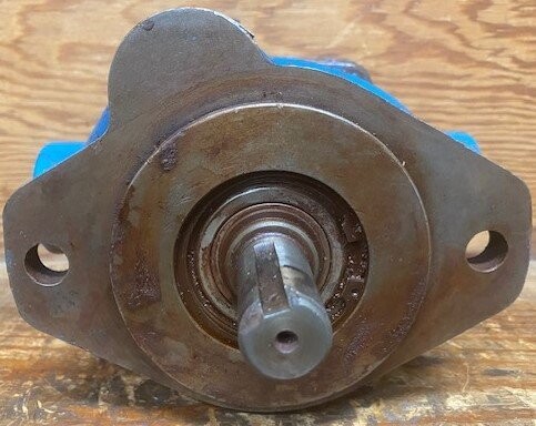 Sperry-Vickers PVB15 RSY-31-CM-11 Hydraulic Piston Pump - Image 4