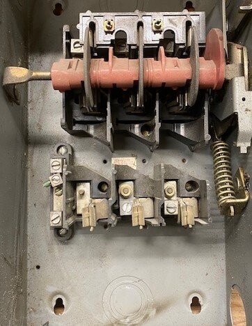 Square D H-323-N Enclosed Fusible Safety Switch - Image 4