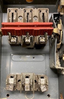 Square D Unknown Model Enclosed Fusible Safety Switch - Image 3