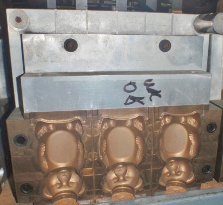 Schulze Tool Company Unknown Model 12 oz bear Blow Mold - Image 2