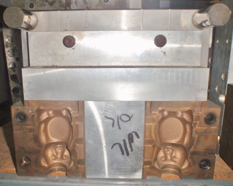 Schulze Tool Company Unknown Model 8 oz Bear Blow Mold - Image 2